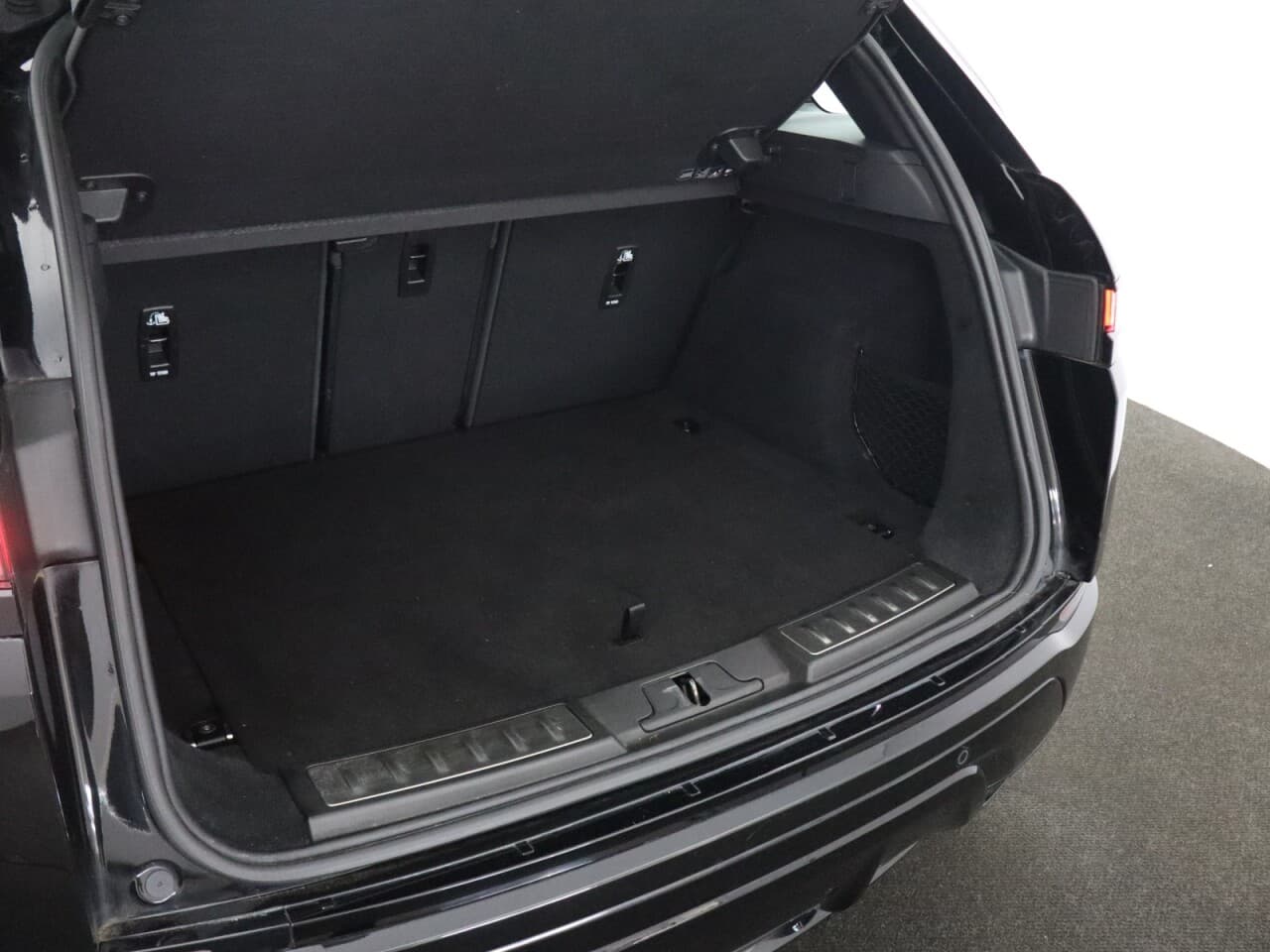 Land Rover Range Rover Evoque 1.5 P300e 12.2kWh R-Dynamic SE — image 47