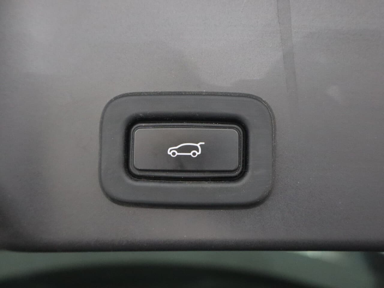 Land Rover Range Rover Evoque 1.5 P300e 12.2kWh R-Dynamic SE — image 48