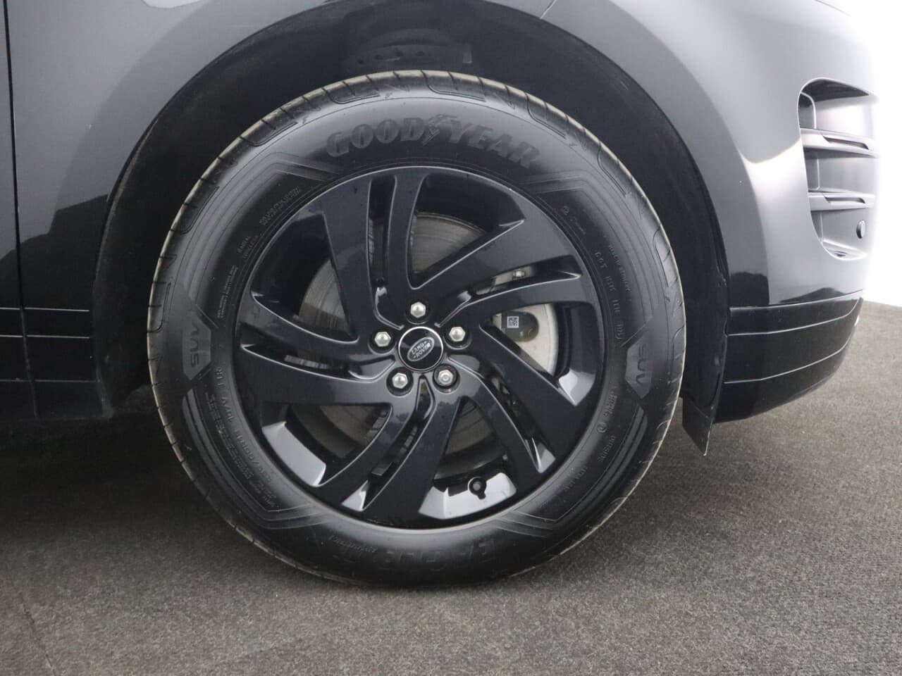 Land Rover Range Rover Evoque 1.5 P300e 12.2kWh R-Dynamic SE — image 54