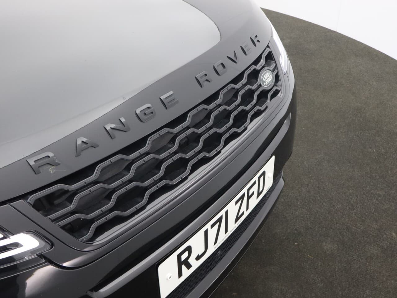 Land Rover Range Rover Evoque 1.5 P300e 12.2kWh R-Dynamic SE — image 58