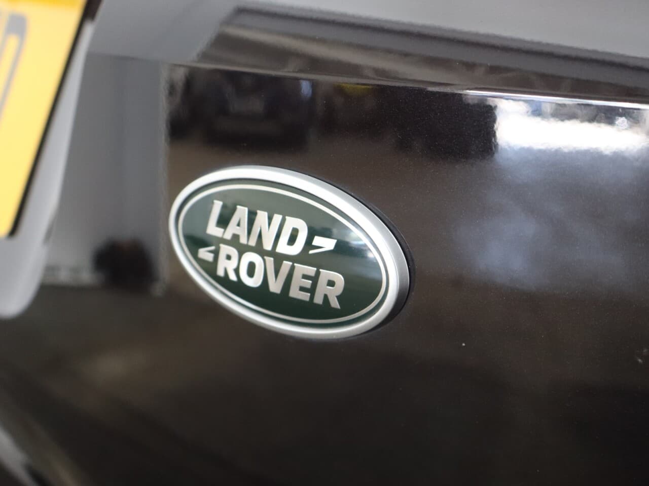 Land Rover Range Rover Evoque 1.5 P300e 12.2kWh R-Dynamic SE — image 61