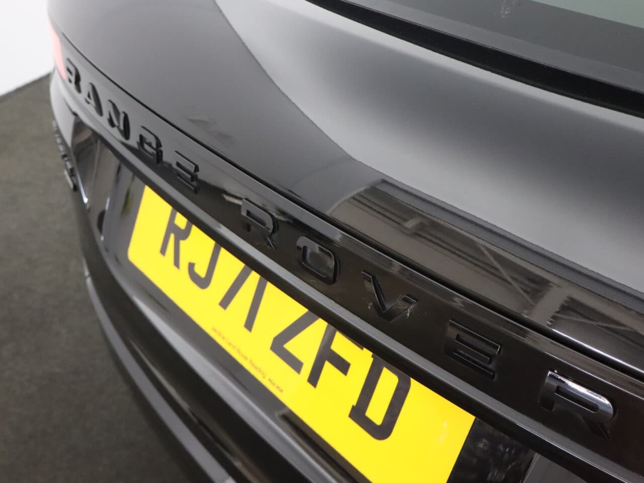 Land Rover Range Rover Evoque 1.5 P300e 12.2kWh R-Dynamic SE — image 62