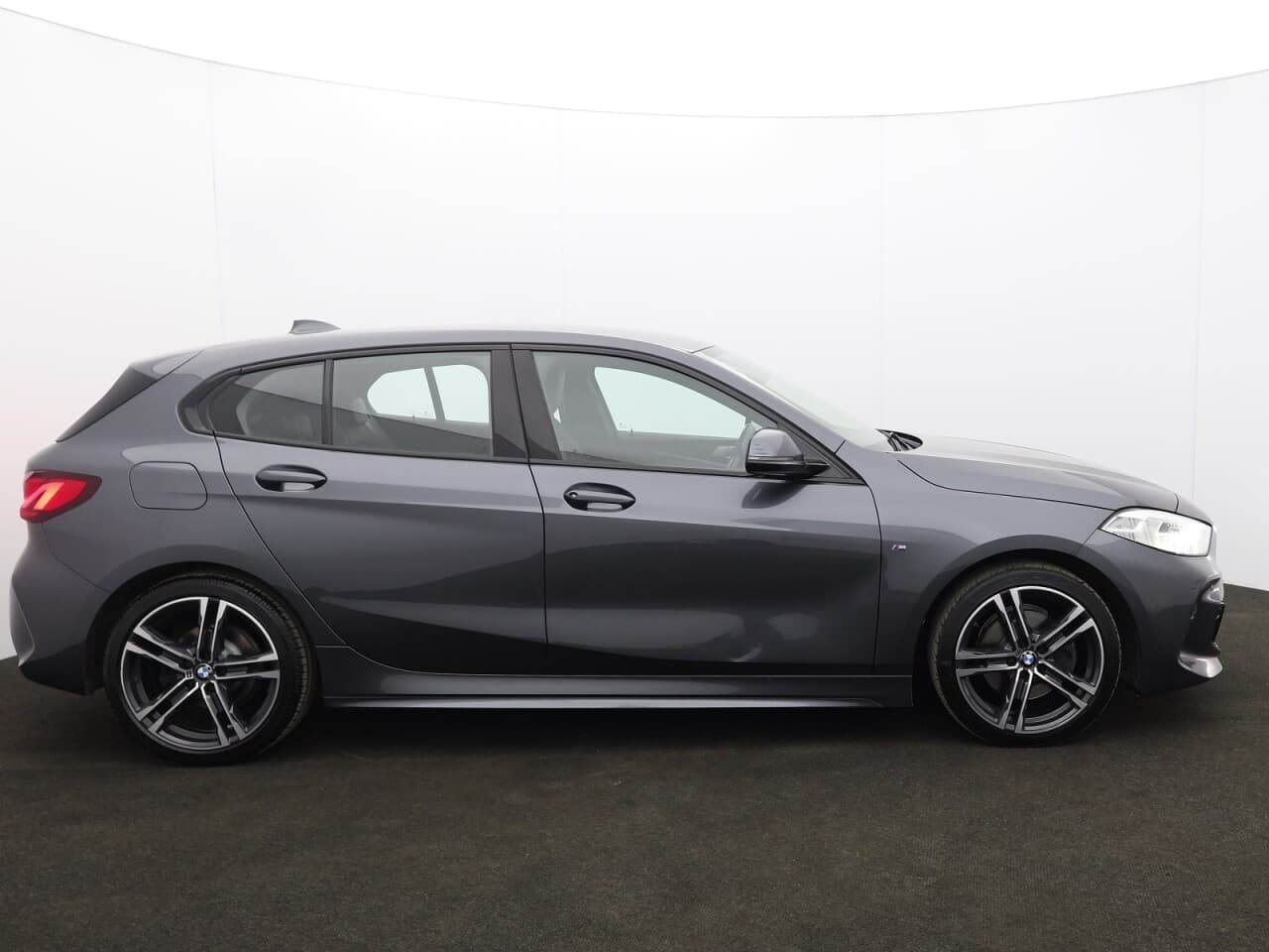 BMW 1 Series 1.5 118i M Sport — image 11