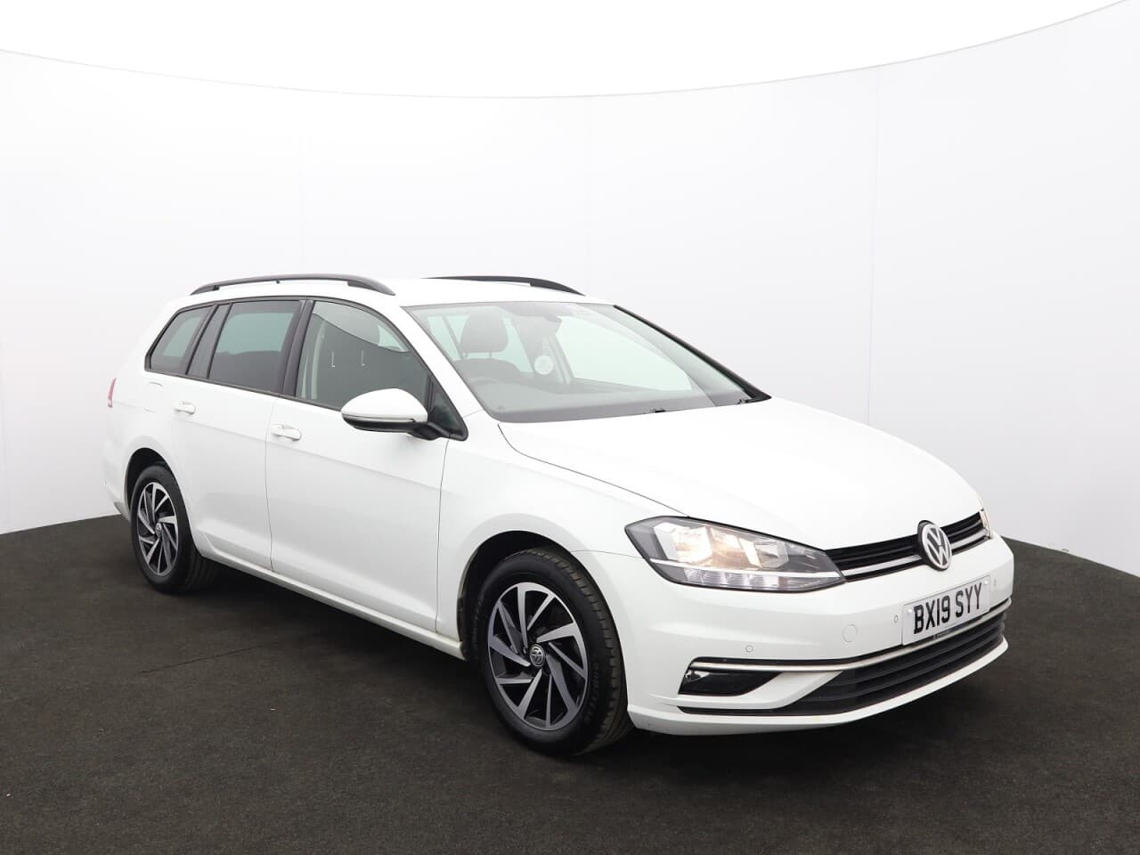 Volkswagen Golf 1.6 TDI Match view 1