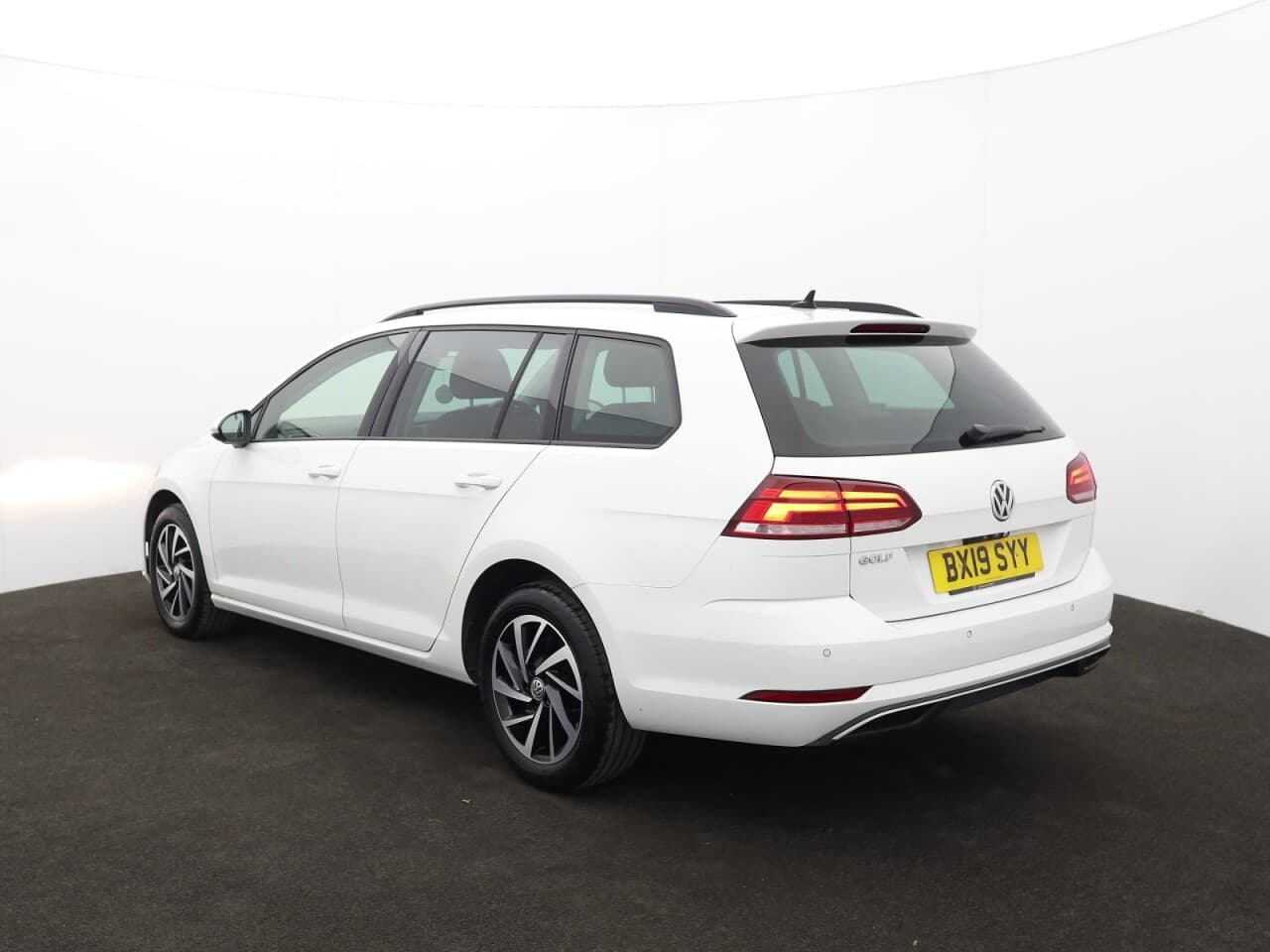 Volkswagen Golf 1.6 TDI Match — image 8