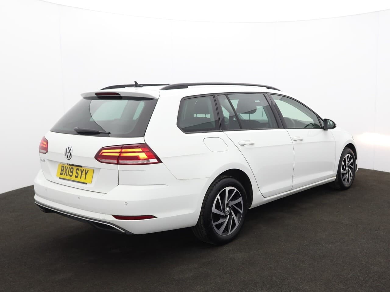 Volkswagen Golf 1.6 TDI Match — image 10