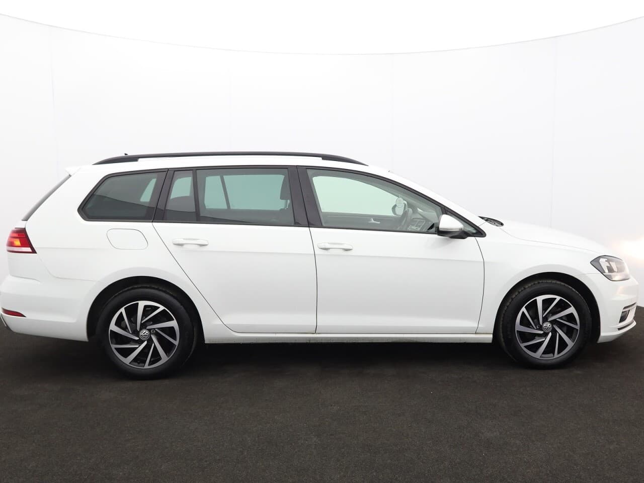 Volkswagen Golf 1.6 TDI Match — image 11
