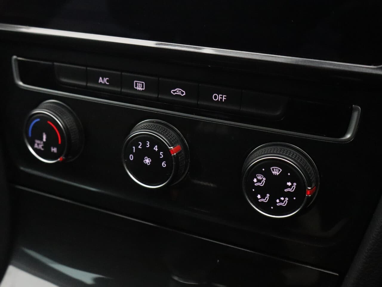 Volkswagen Golf 1.6 TDI Match — image 23