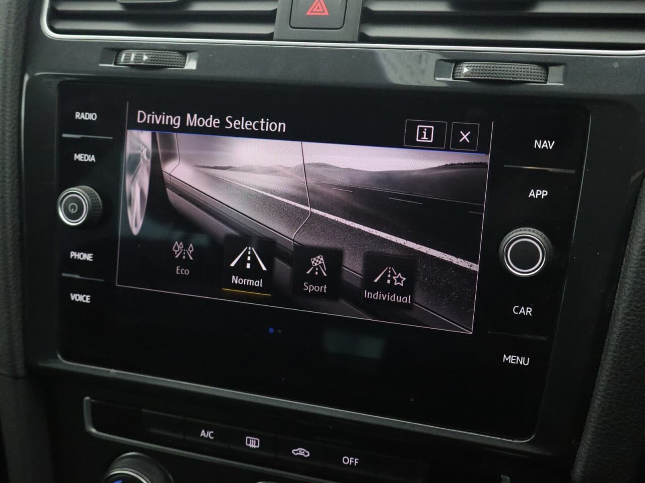 Volkswagen Golf 1.6 TDI Match — image 29