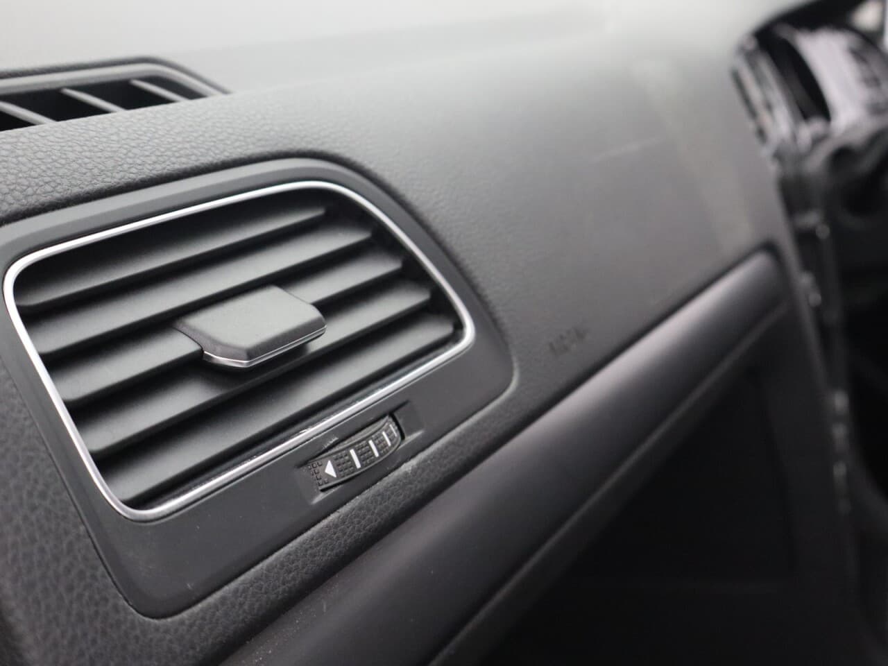 Volkswagen Golf 1.6 TDI Match — image 44
