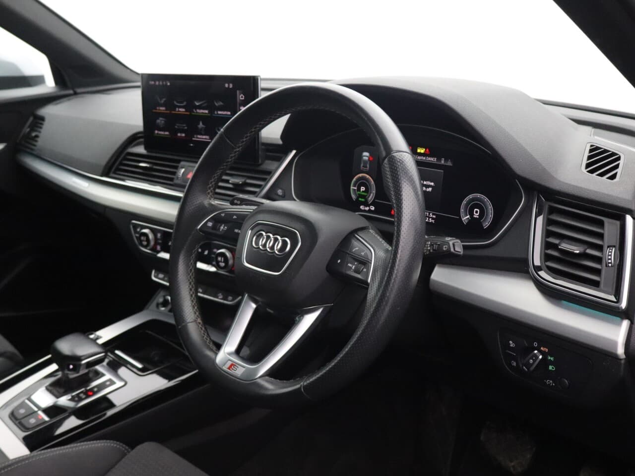 Audi Q5 2.0 TFSIe 50 S line — image 11