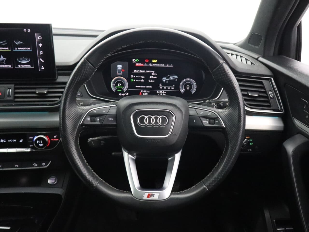 Audi Q5 2.0 TFSIe 50 S line — image 13