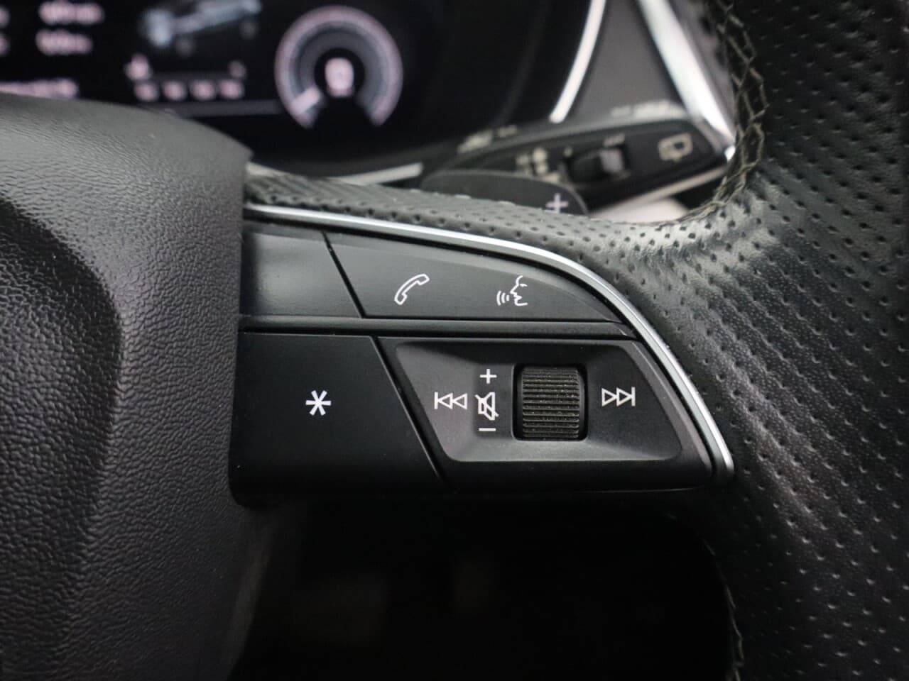 Audi Q5 2.0 TFSIe 50 S line — image 17