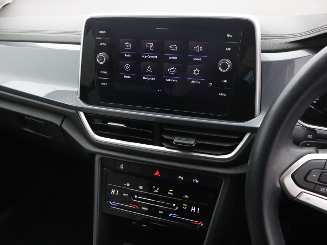 Volkswagen T-Roc 1.5 TSI Style — image 22