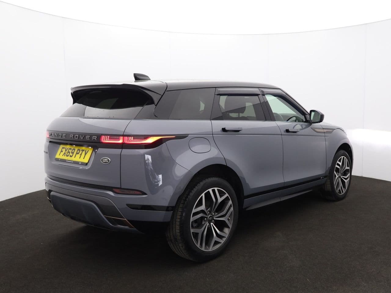 Land Rover Range Rover Evoque 2.0 D180 First Edition — image 10