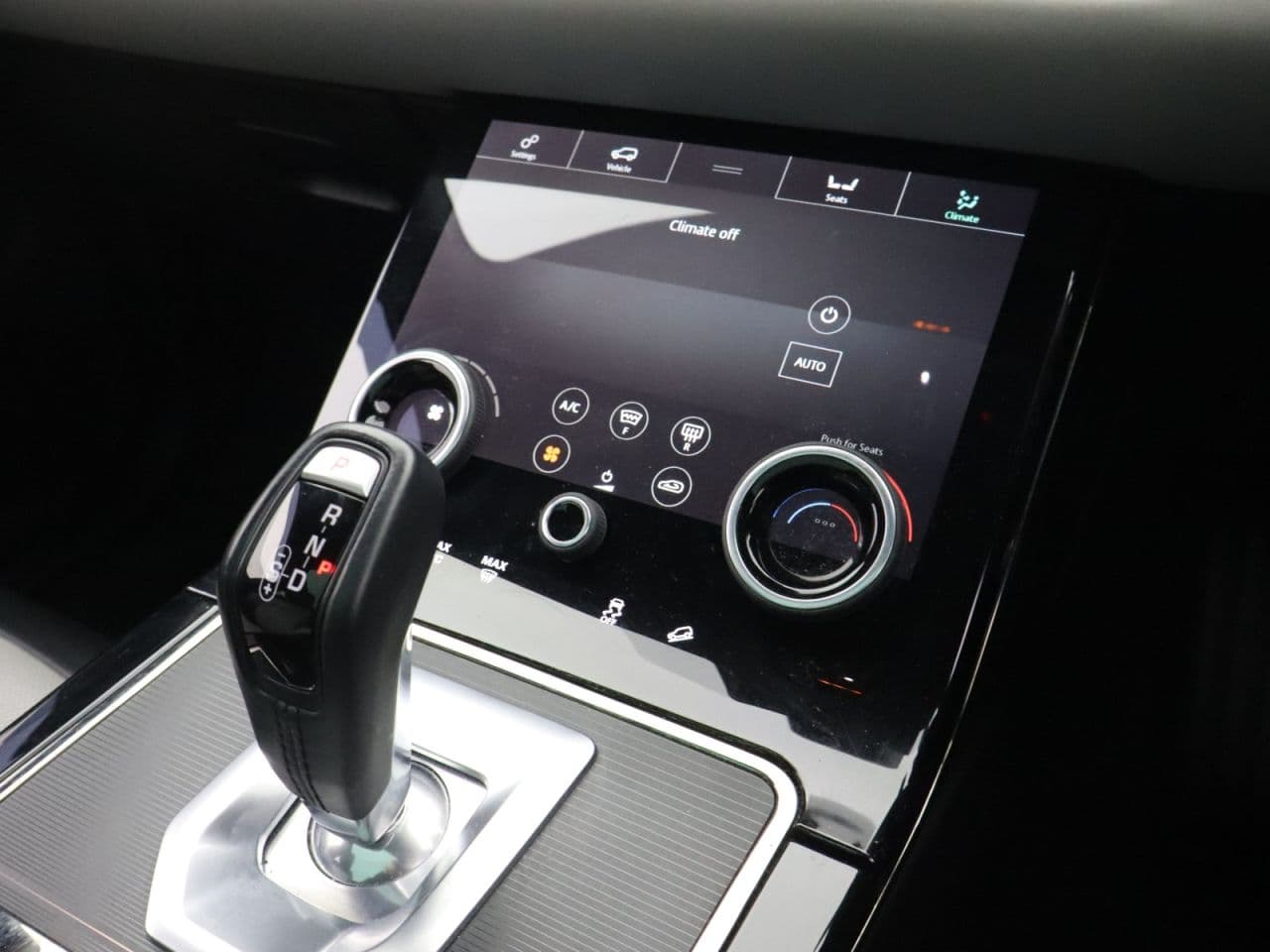 Land Rover Range Rover Evoque 2.0 D180 First Edition — image 23