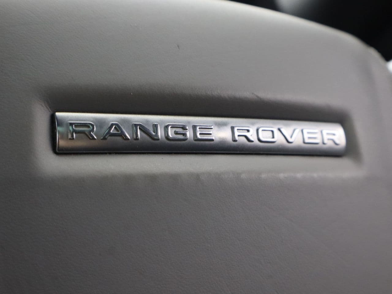 Land Rover Range Rover Evoque 2.0 D180 First Edition — image 18