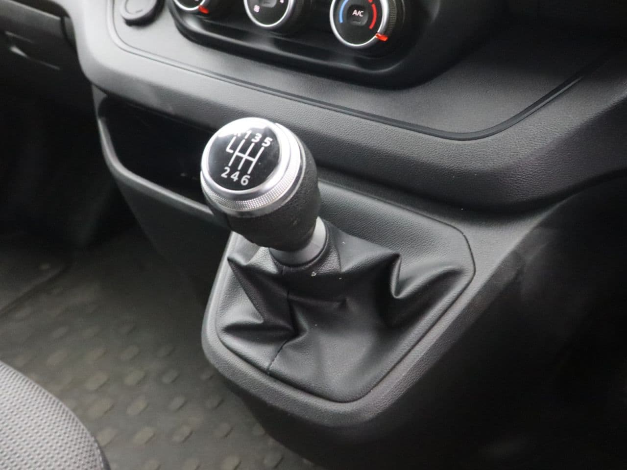 Renault Trafic 2.0 dCi Blue LL30 Business+ — image 20