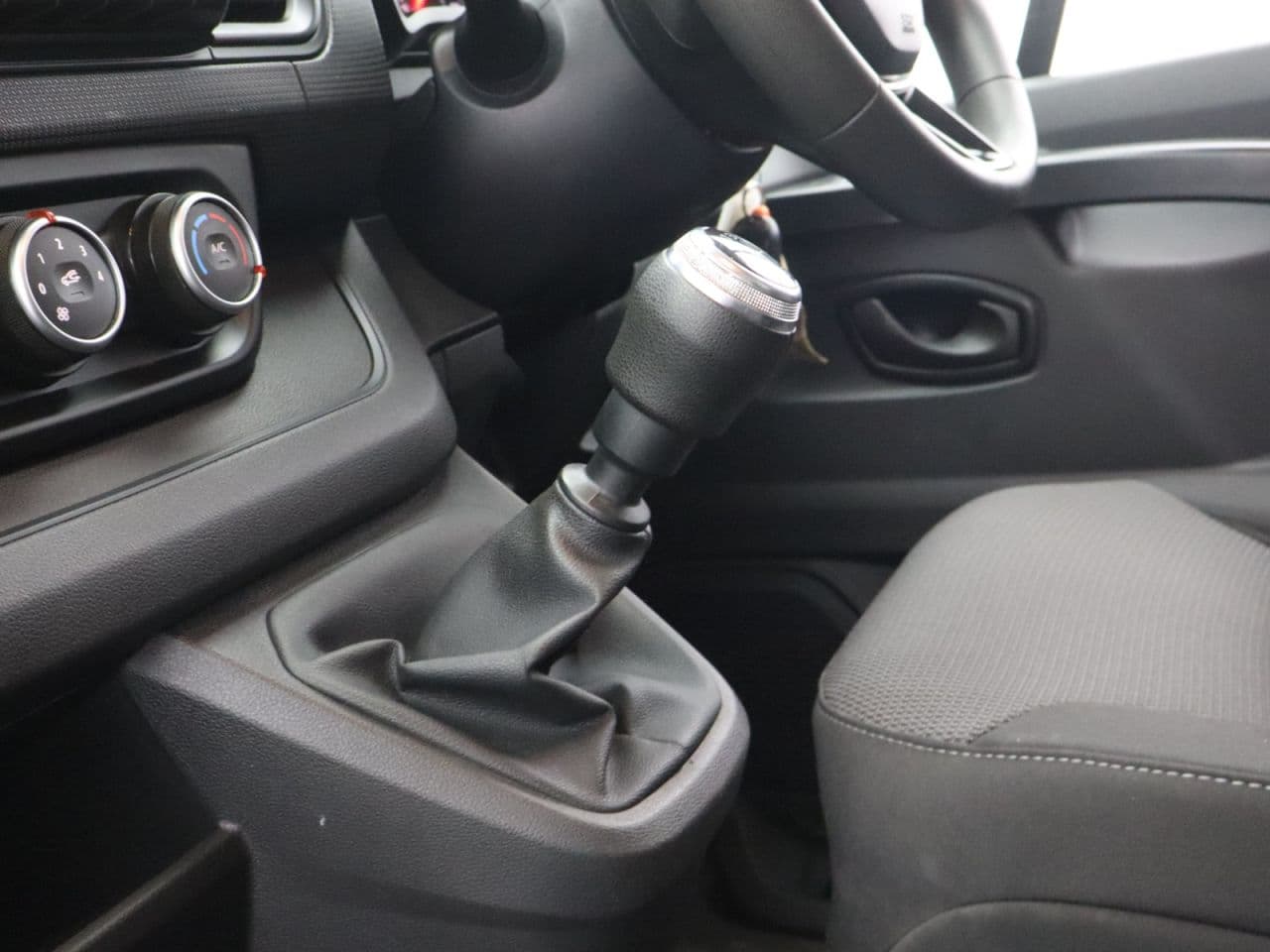 Renault Trafic 2.0 dCi Blue LL30 Business+ — image 32