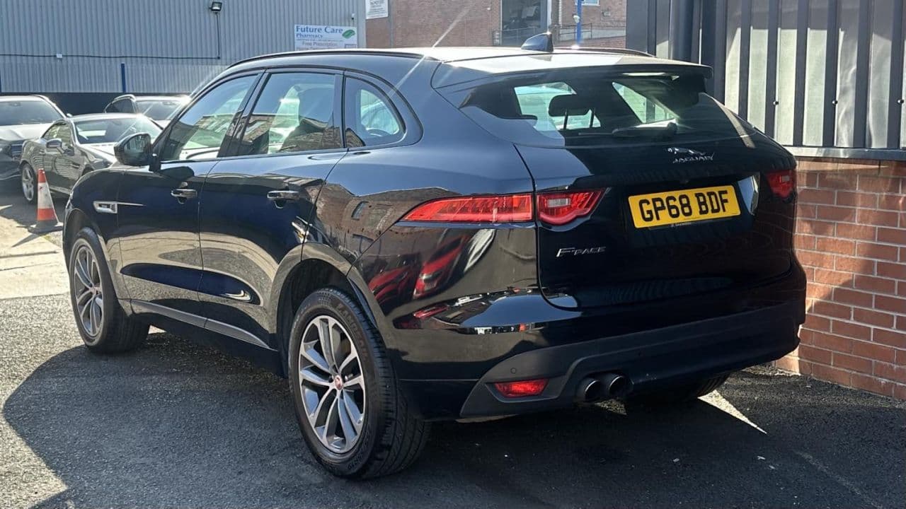 Jaguar F-Pace 2.0 D165 R-Sport — image 6