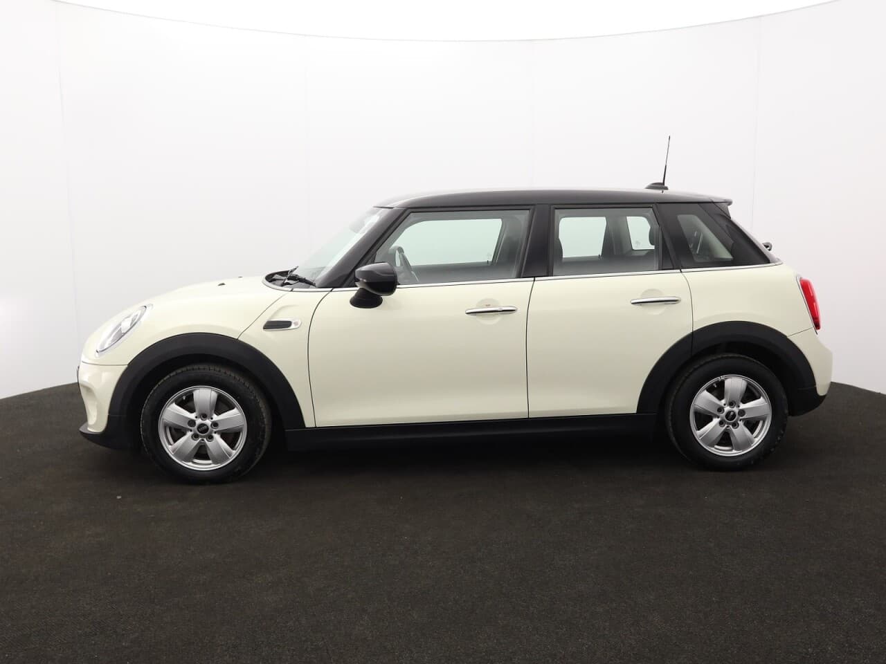 Mini Hatch 1.5 Cooper Classic — image 6