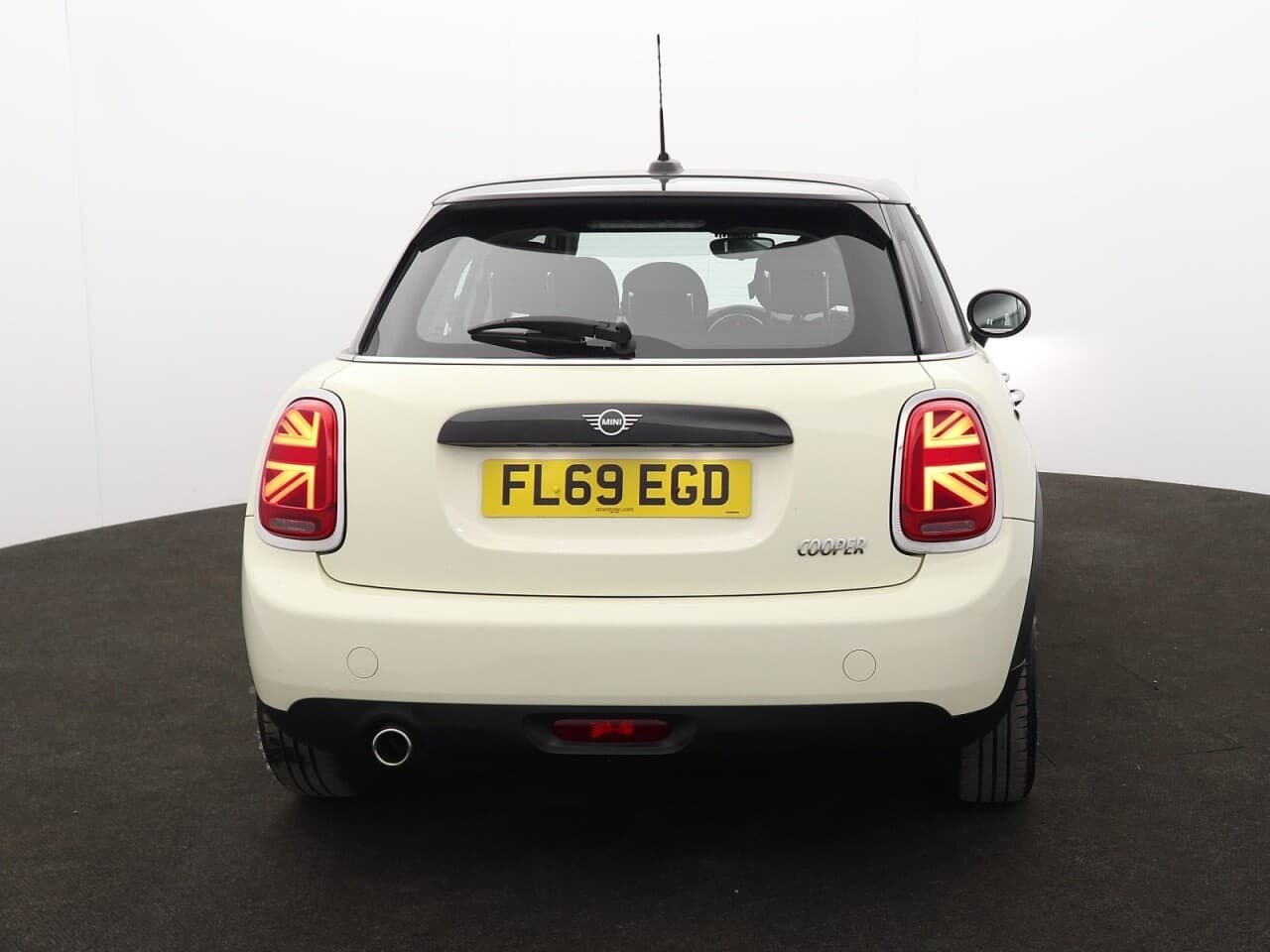 Mini Hatch 1.5 Cooper Classic — image 9
