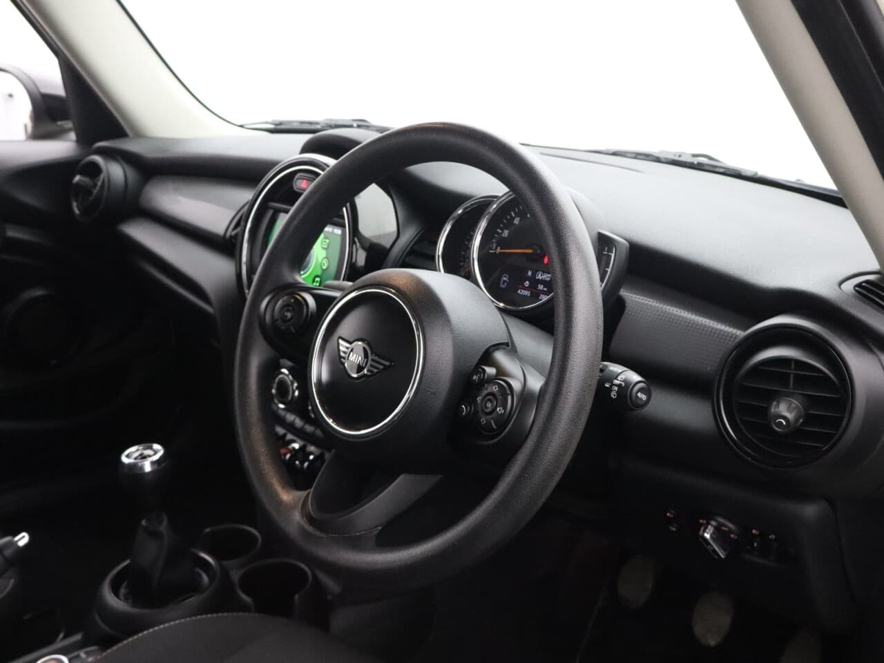 Mini Hatch 1.5 Cooper Classic — image 13