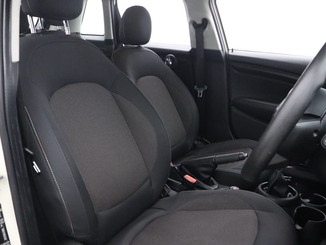 Mini Hatch 1.5 Cooper Classic — image 15