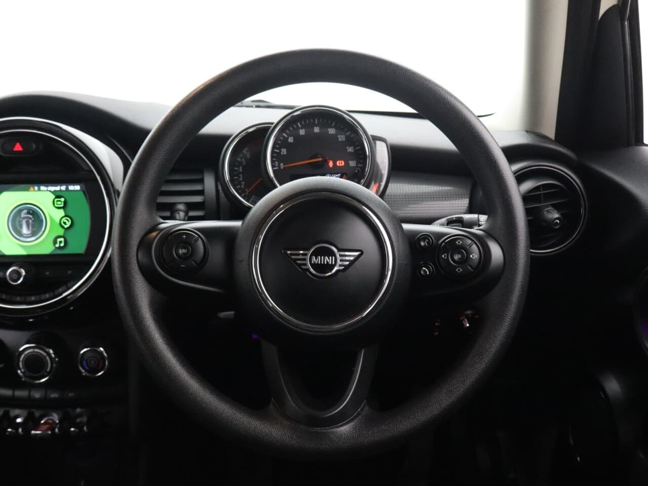Mini Hatch 1.5 Cooper Classic — image 12