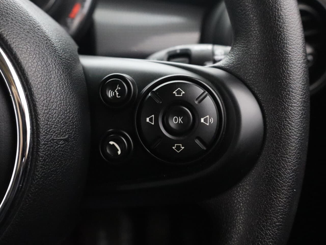 Mini Hatch 1.5 Cooper Classic — image 17