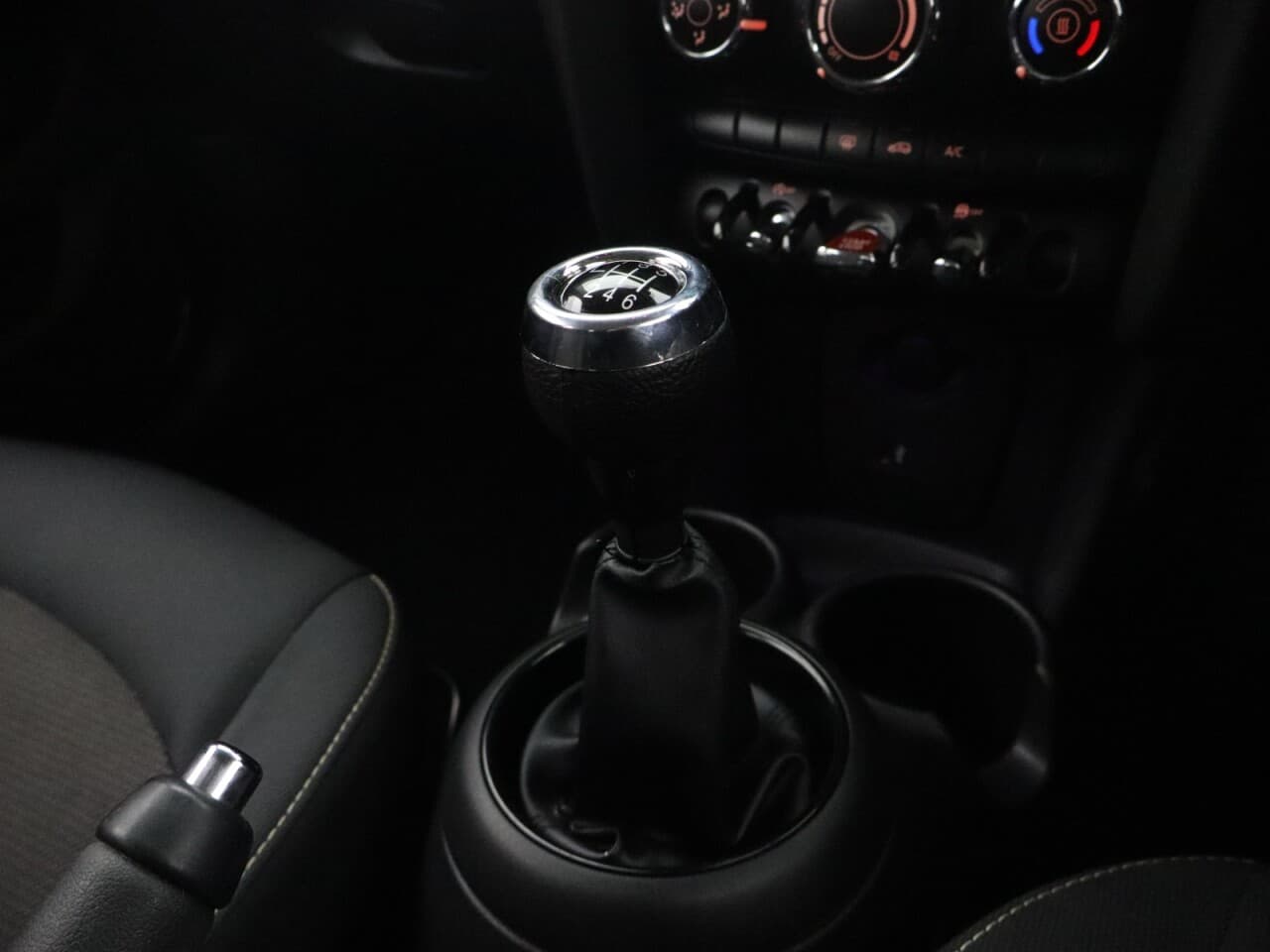 Mini Hatch 1.5 Cooper Classic — image 22
