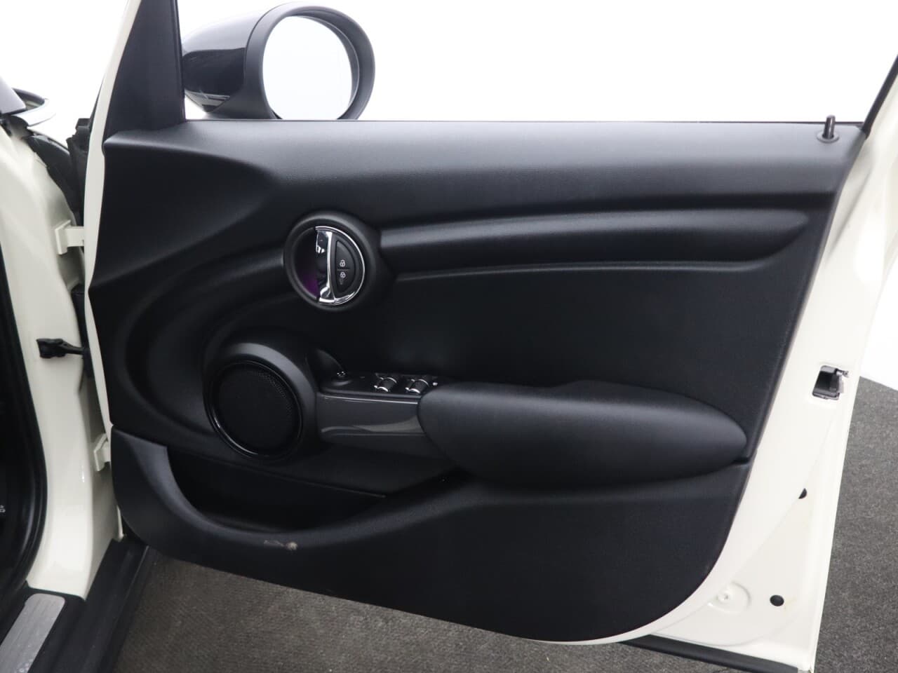 Mini Hatch 1.5 Cooper Classic — image 43