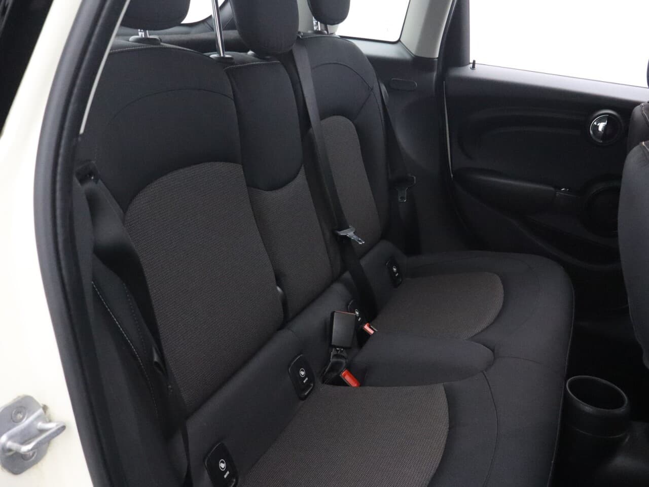 Mini Hatch 1.5 Cooper Classic — image 40