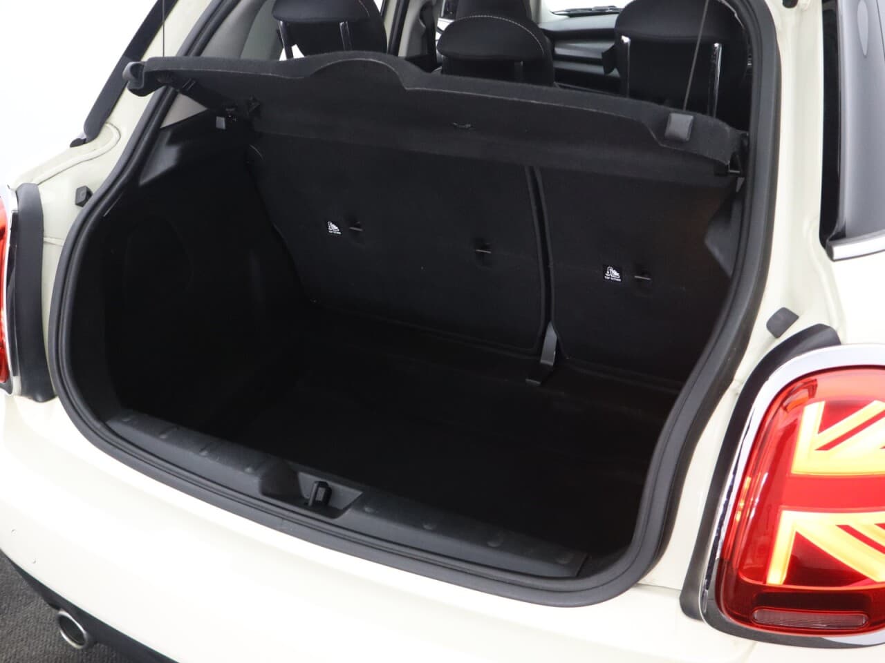 Mini Hatch 1.5 Cooper Classic — image 42
