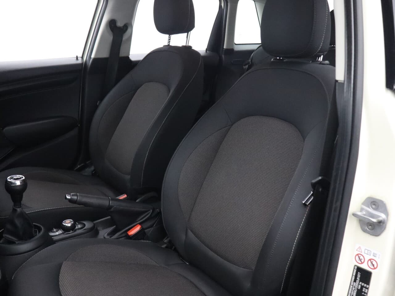 Mini Hatch 1.5 Cooper Classic — image 39