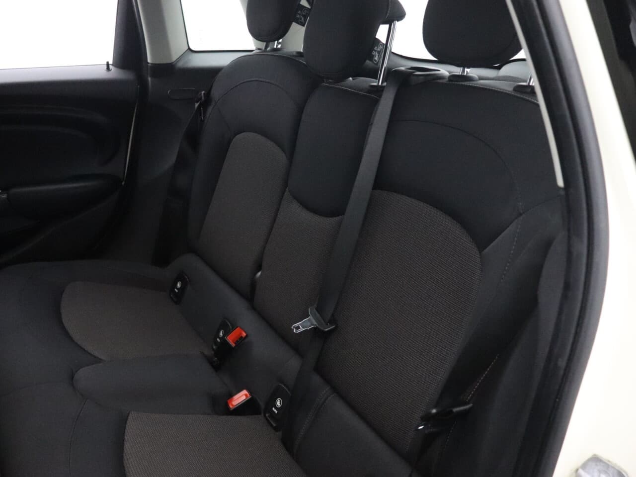 Mini Hatch 1.5 Cooper Classic — image 41