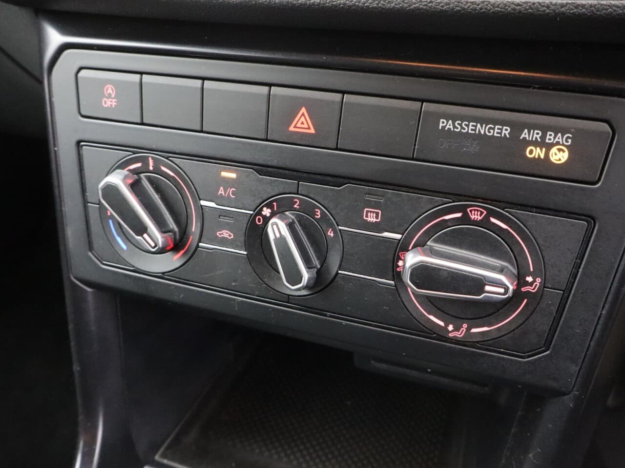 Volkswagen T-Cross 1.0 TSI S — image 23