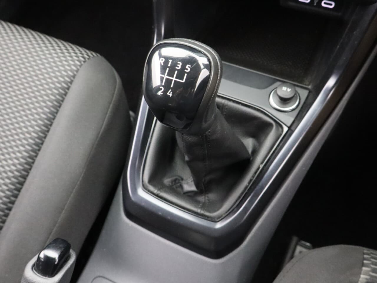 Volkswagen T-Cross 1.0 TSI S — image 24