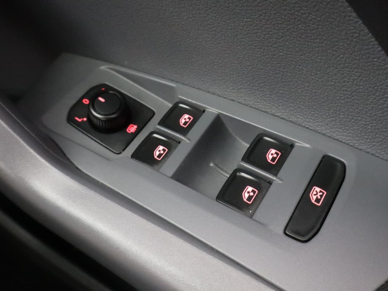 Volkswagen T-Cross 1.0 TSI S — image 28