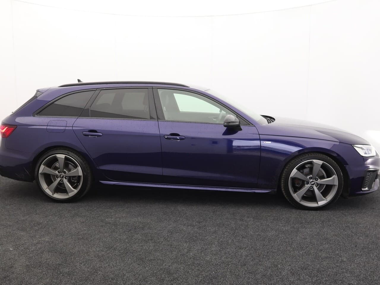 Audi A4 Avant 2.0 TFSI 35 Black Edition — image 4