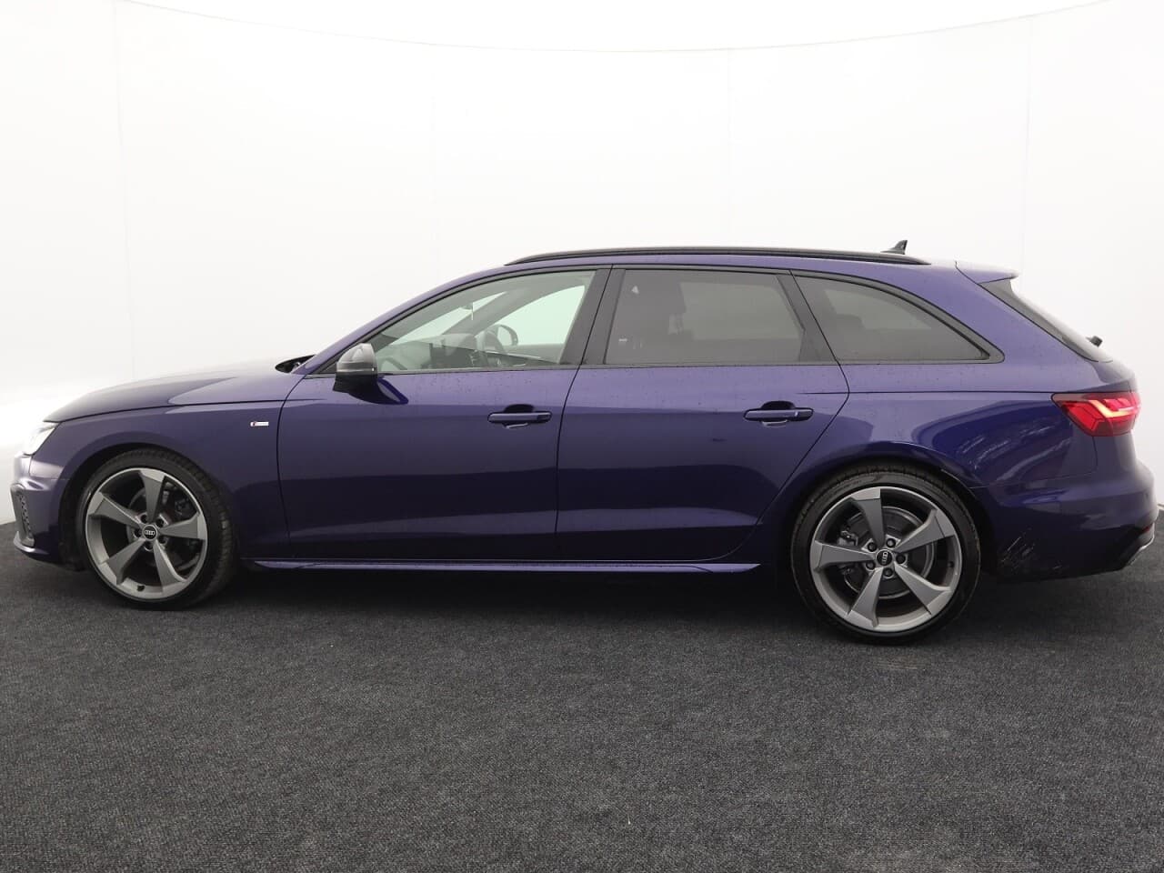 Audi A4 Avant 2.0 TFSI 35 Black Edition — image 9
