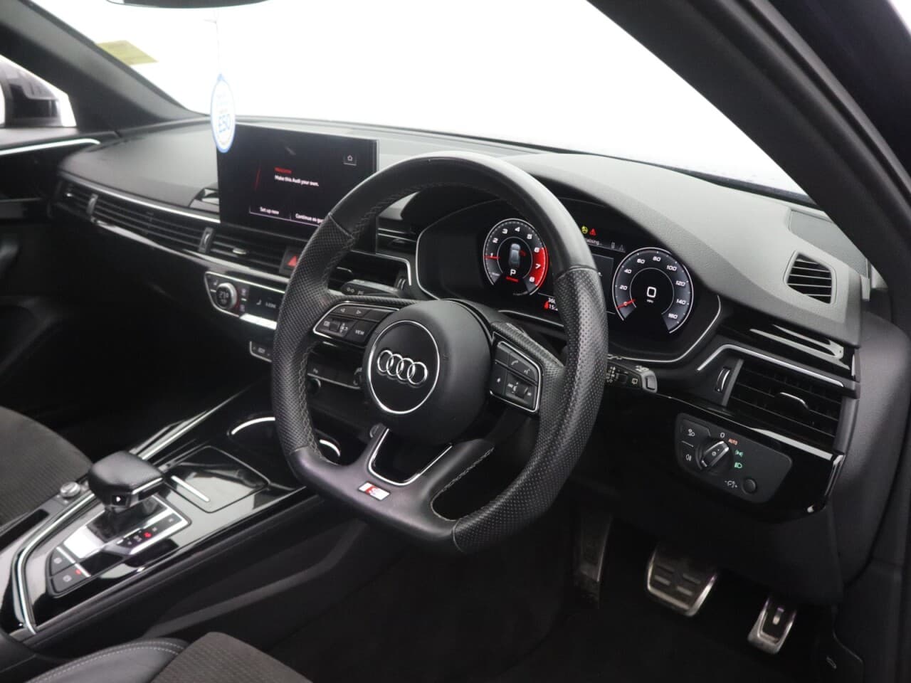 Audi A4 Avant 2.0 TFSI 35 Black Edition — image 12