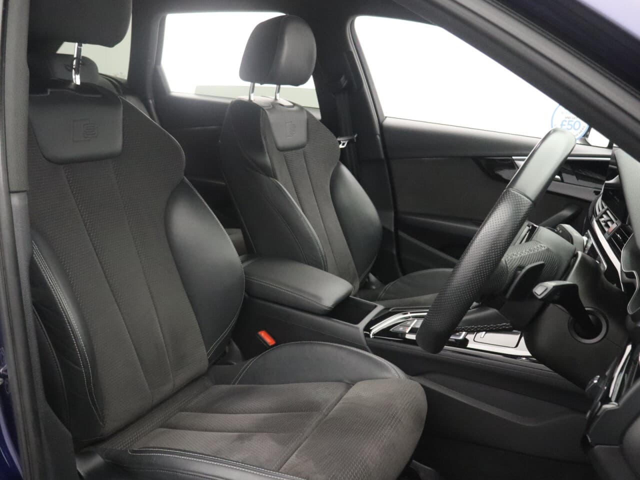 Audi A4 Avant 2.0 TFSI 35 Black Edition — image 14