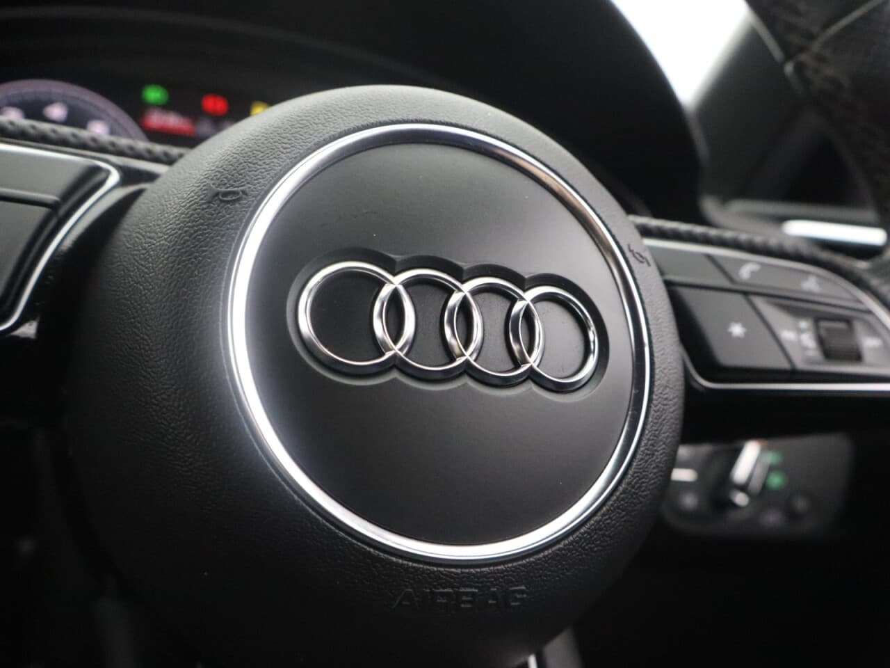 Audi A4 Avant 2.0 TFSI 35 Black Edition — image 18