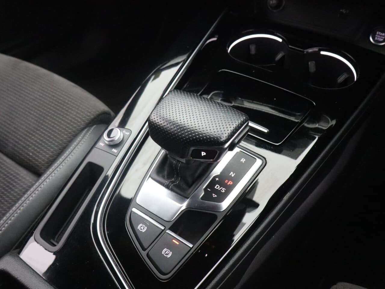Audi A4 Avant 2.0 TFSI 35 Black Edition — image 22