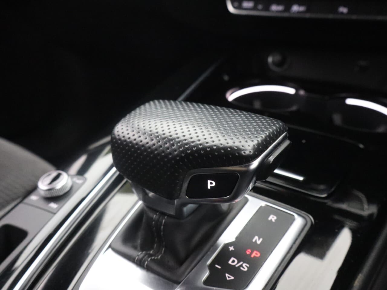 Audi A4 Avant 2.0 TFSI 35 Black Edition — image 23
