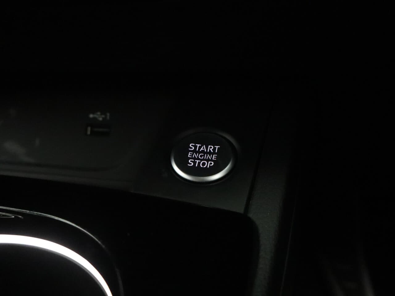 Audi A4 Avant 2.0 TFSI 35 Black Edition — image 26