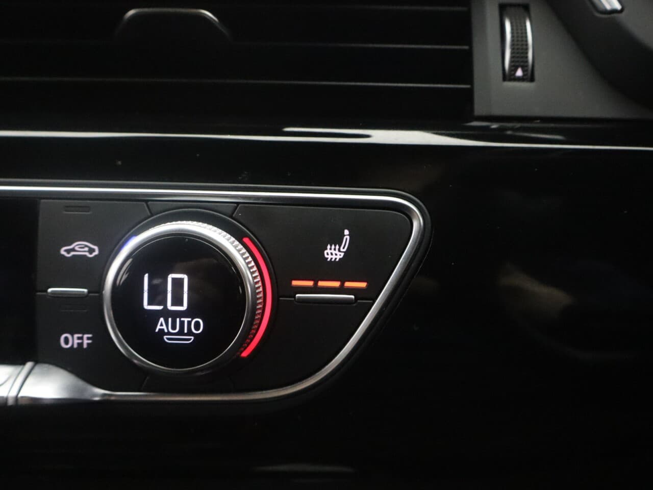 Audi A4 Avant 2.0 TFSI 35 Black Edition — image 28