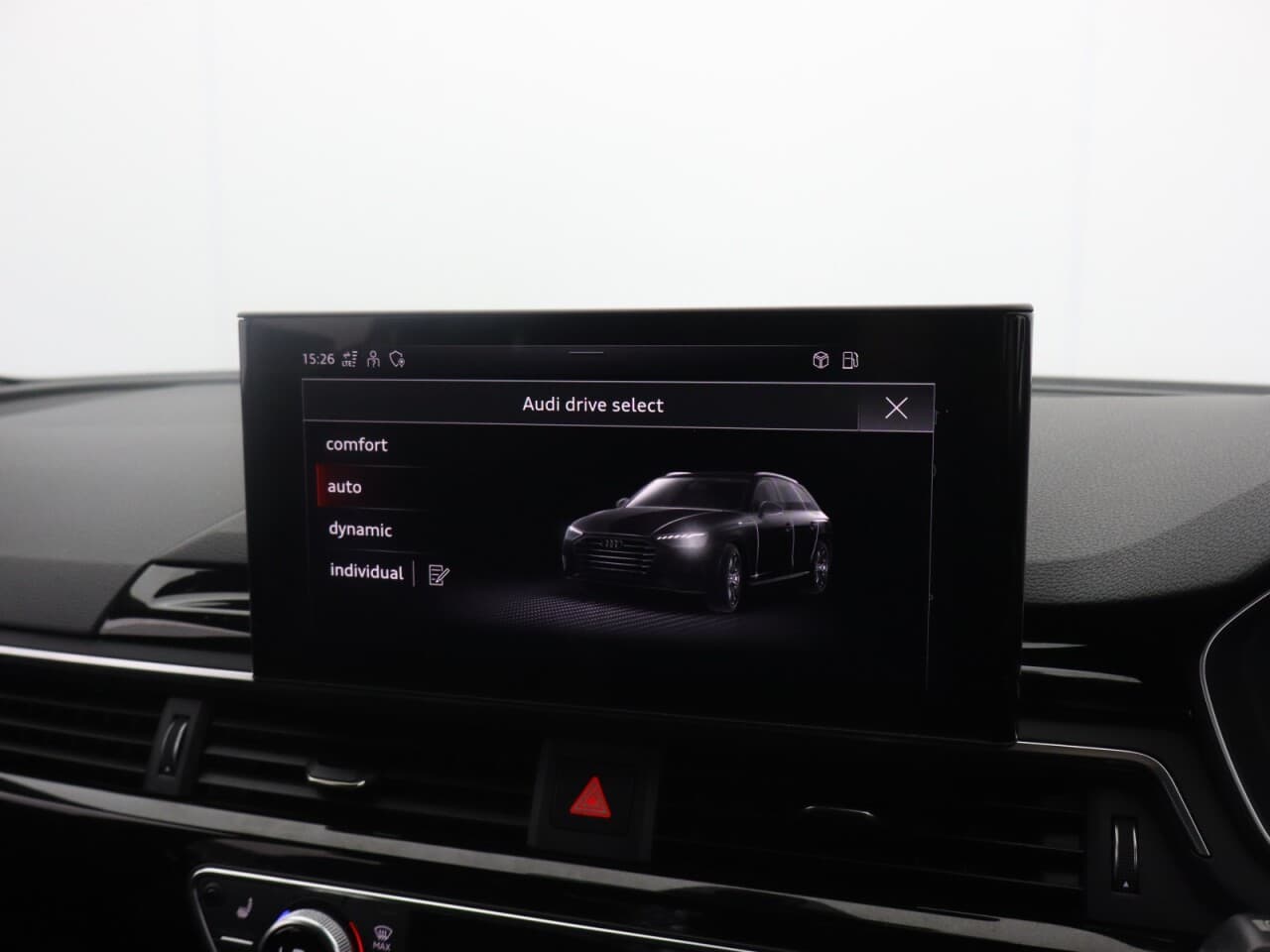 Audi A4 Avant 2.0 TFSI 35 Black Edition — image 32