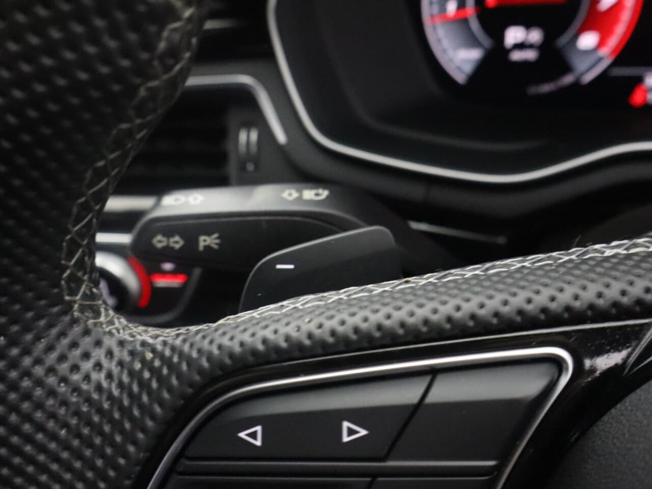 Audi A4 Avant 2.0 TFSI 35 Black Edition — image 35